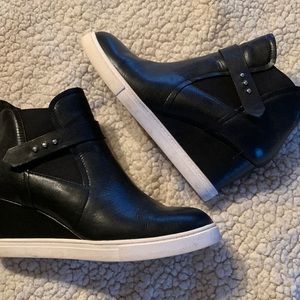 Wedge heeled casual booties with rubber sole.